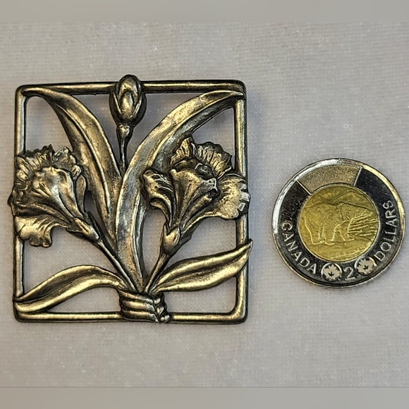 VTG 1987 SEAGULL PEWTER SILVERTONE FLOWER SCROLL SQUARE BROOCH MADE IN CANADA - Picture 3 of 3